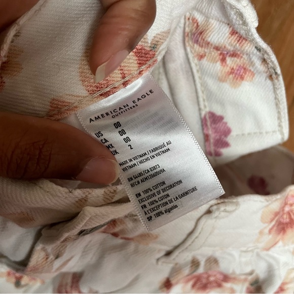 American Eagle Floral Shorts - Picture 6 of 6